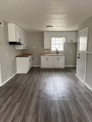 Main picture of 40 W Cooper St