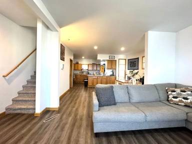 Main picture of 113 E 5th St