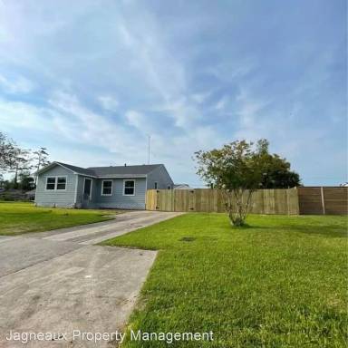 Main picture of 32 Poinsetta Rd