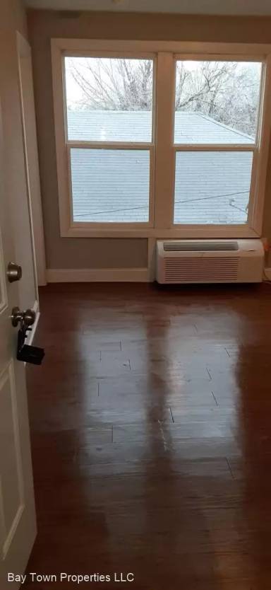 Main picture of 829 W Pershing St