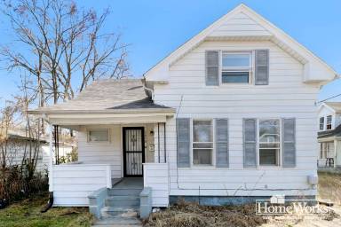 Main picture of 1610 Marine St