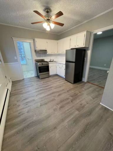 Main picture of 37 Pleasant St