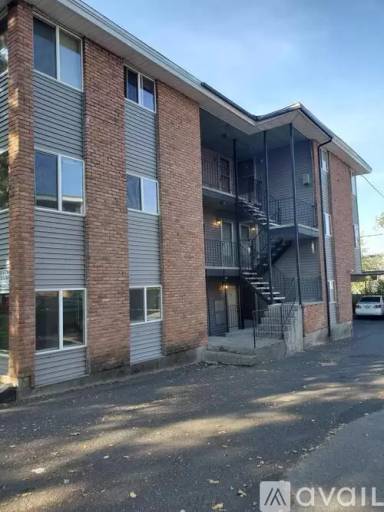 Main picture of 2102 W 1st Ave