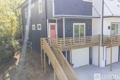 Main picture of 2308 Lloyd Ave