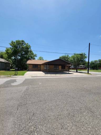 Main picture of 108 W 1st St