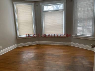 Main picture of 445 S Goodman St