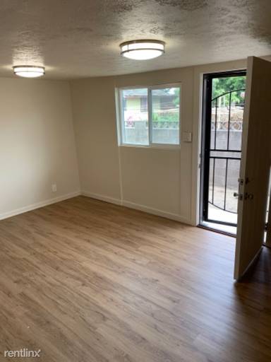 Main picture of 601 S Papa Ave