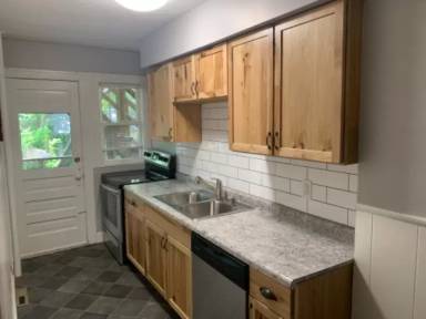 Main picture of 1809 W 41st St