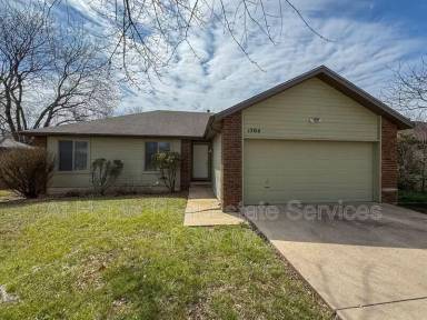 Main picture of 1504 W Whiteside St