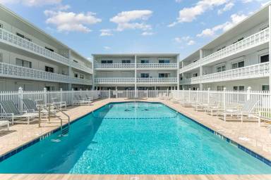 Main picture of 4800 Ocean Beach Blvd