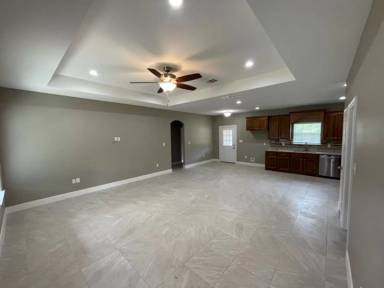 Main picture of 1405 E 9th St