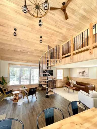 Main picture of 10 Elizabeth Ln