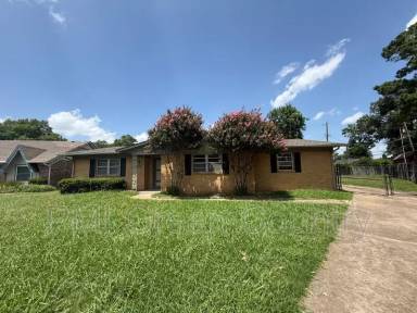 Main picture of 5919 E 45th St