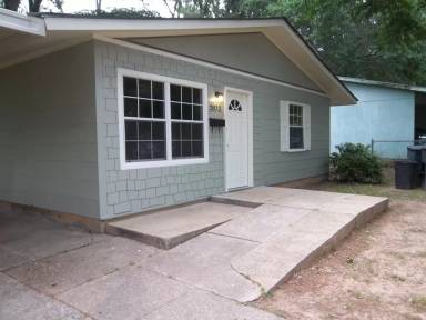 Main picture of 2832 Holiday Ln