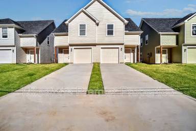 Main picture of 2739 W Washington St