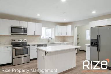 Main picture of 366 S Navajo St