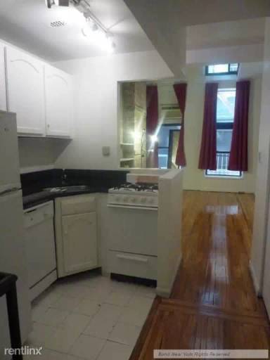 Main picture of 40 E 12th St