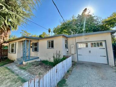 Main picture of 2635 Russell St