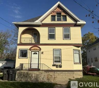 Main picture of 119 S 5th St