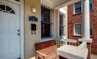 Main picture of 717 Hobart Pl NW