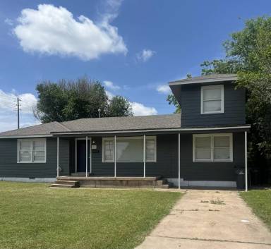 Main picture of 2 NW 27th St