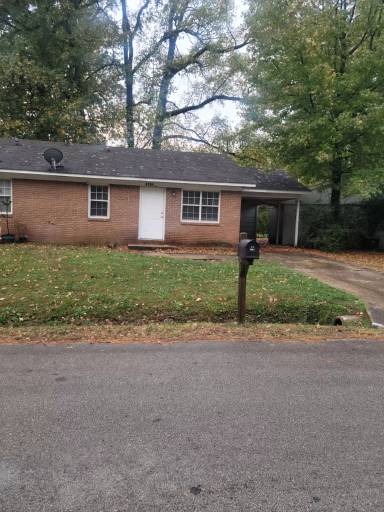 Main picture of 1601 S Matthews Ave
