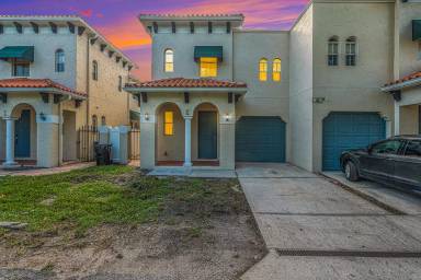 Main picture of 111 S Melville Ave