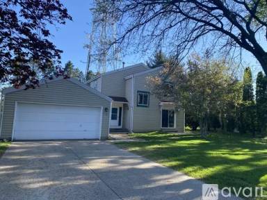 Main picture of 2240 Michigan Ave
