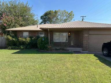 Main picture of 2118 W Randall Ave