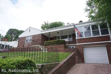 Main picture of 3236 O St SE