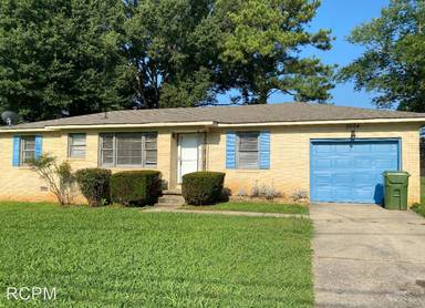 Main picture of 2004 Laverne Dr NW