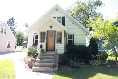 Main picture of 521 N Broadway
