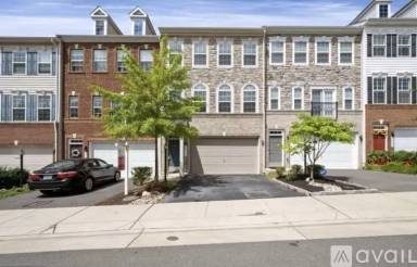 Main picture of 9052 Maria Way