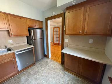 Main picture of 47 S Lake Ave