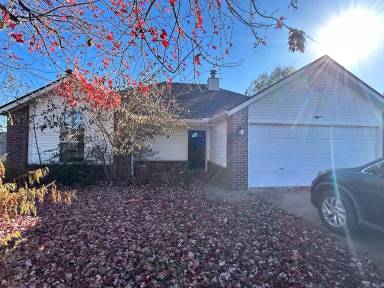 Main picture of 109 S Oak St