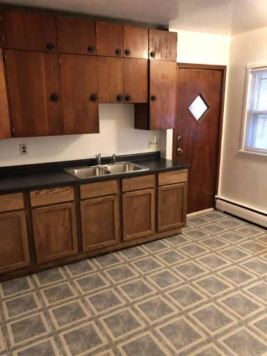 Main picture of 825 1/2 Clark St