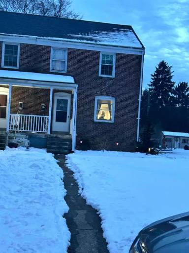 Main picture of 994 Center Ave