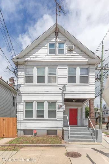 Main picture of 245 Hamilton St