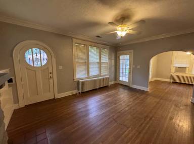 Main picture of 1975 Crump Ave