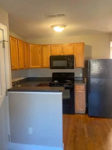 Main picture of 1925 Carrington St