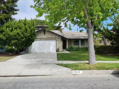 Main picture of 23442 Evalyn Ave