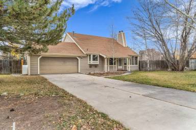 Main picture of 2750 Holiday Ranch Loop Rd