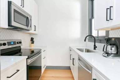 Main picture of 630 E 16th Ave