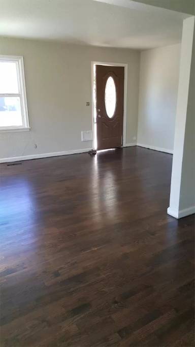 Main picture of 1515 S Oakes St