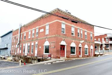 Main picture of 148 N Main St