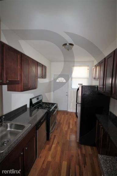 Main picture of 813 W Waveland Ave