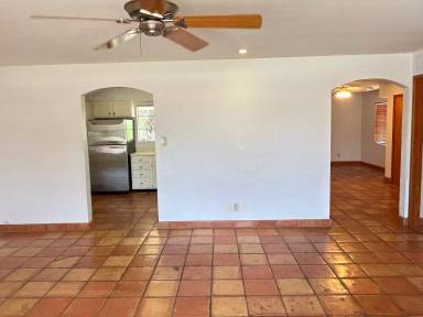 Main picture of 3122 E Montecito Ave
