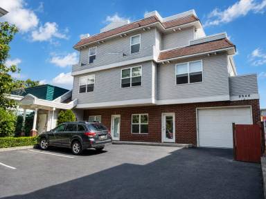 Main picture of 3644 Woodland Park Ave N