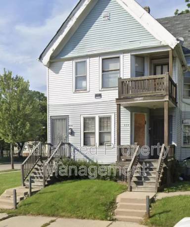 Main picture of 932 W Chambers St