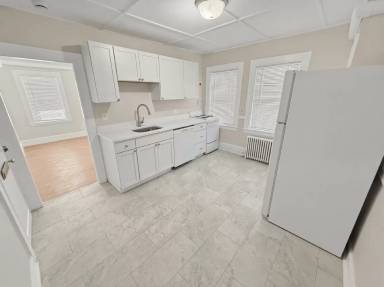 Main picture of 25 Pond St